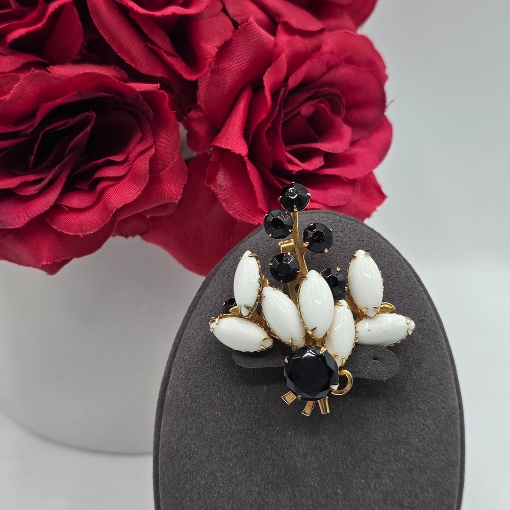 Vintage Art Deco Brooch White Black Stone Gold Tone Floral Bouquet Pin Jewelry